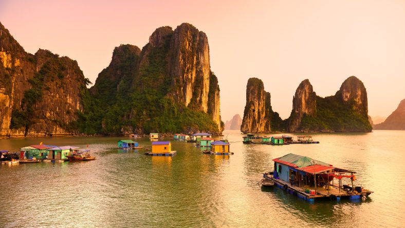 Menjelajahi Teluk Ha Long Dan Keindahan Alamnya